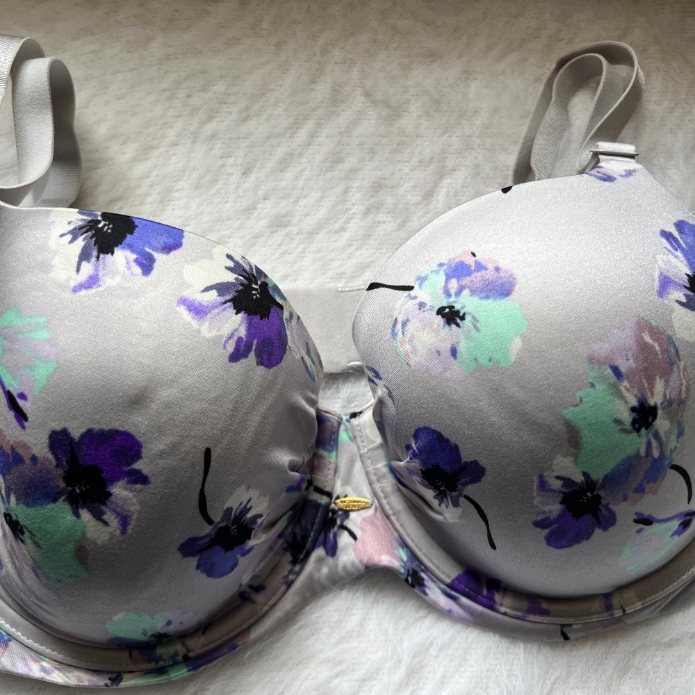Victoria's Secret Bra - Size 36DD, Fabulous Lined Demi